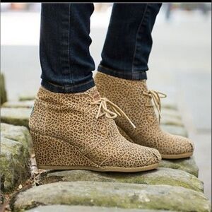 Toms Tan Leopard Print Wedge Ankle Boots/Booties Size 6.5